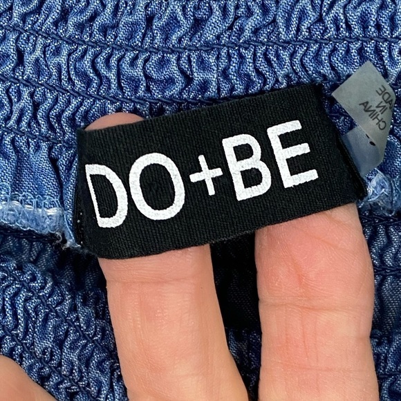 DO + BE - CHAMBRAY OFF THE SHOULDER TOP - DARK WASH - TENCEL/COTTON BLEND B19 - Picture 9 of 11